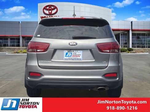 Used 2019 Kia Sorento AWD V6 image 6
