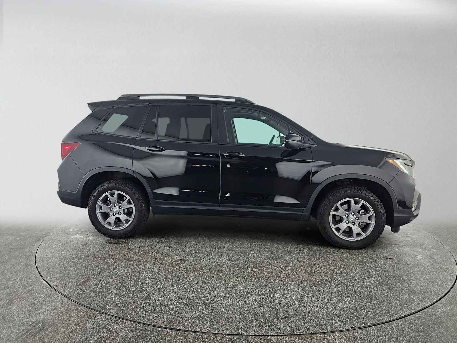 Used 2025 Honda Passport TrailSport image 2