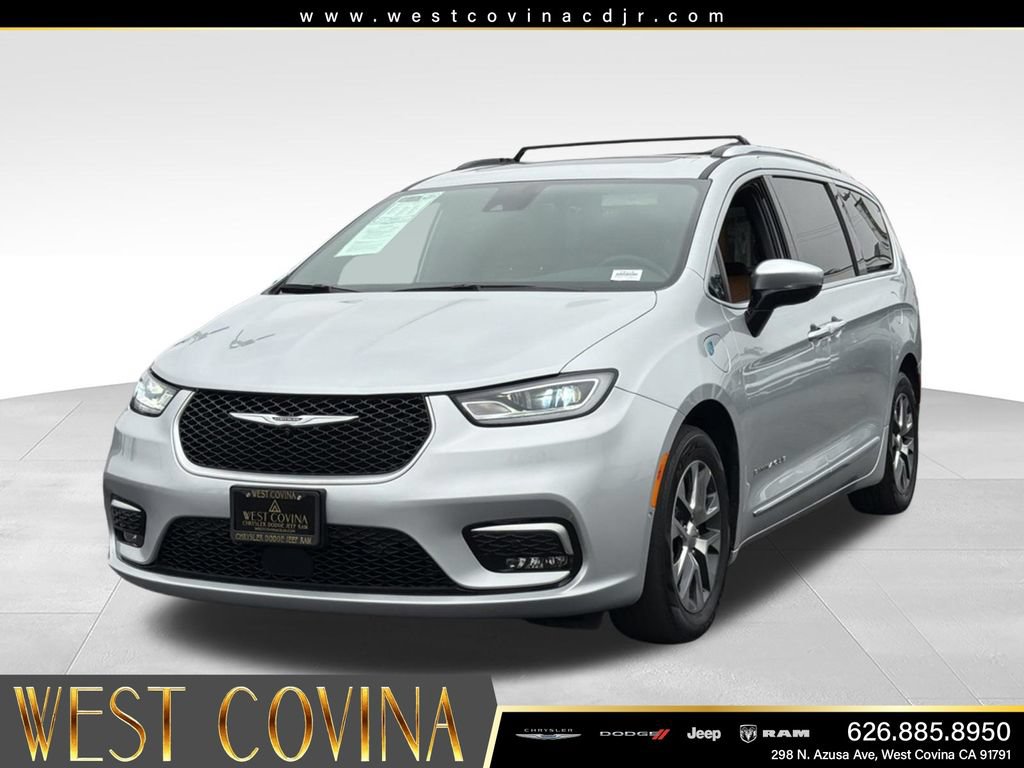 Used 2023 Chrysler Pacifica Pinnacle FWD image 4