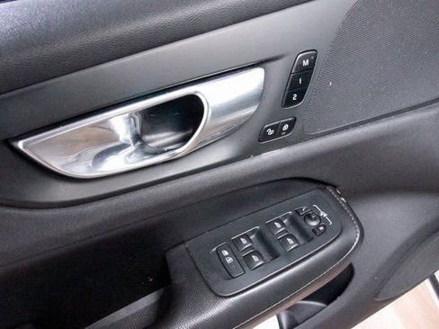 Used 2021 Volvo S60 T5 Momentum w/ Premium Package image 12