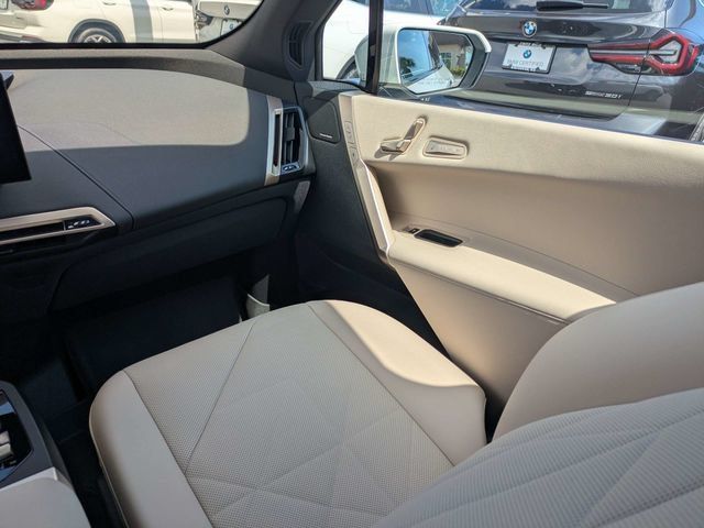 Used 2025 BMW iX xDrive50 w/ Premium Package AWD/4WD image 18
