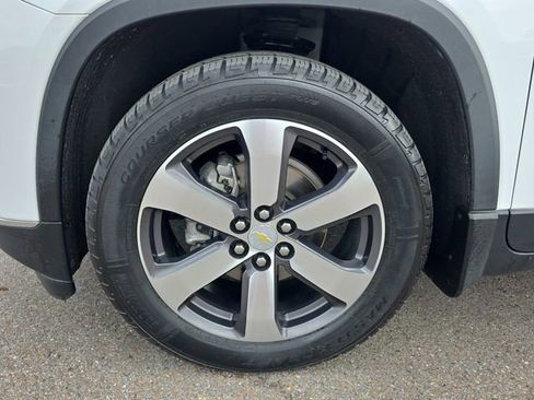 Used 2020 Chevrolet Traverse LT w/ LT Premium Package image 9