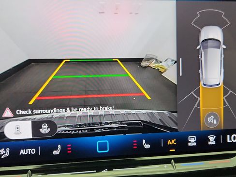 New 2025 Volkswagen Tiguan SE image 23