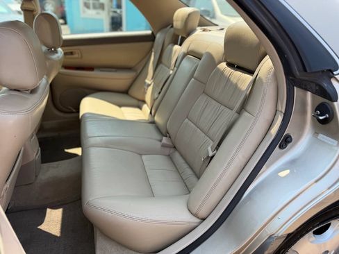 Used 2000 Lexus ES 330 FWD image 9