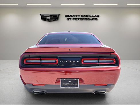 Used 2019 Dodge Challenger SXT image 4