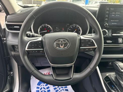 Used 2022 Toyota Highlander XLE image 15
