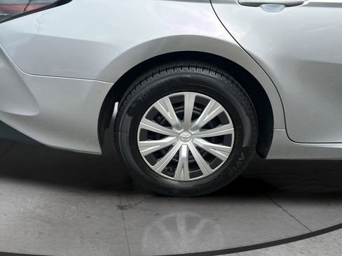 Used 2022 Toyota Camry LE FWD image 32