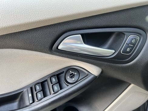 Used 2015 Ford Focus SE image 24