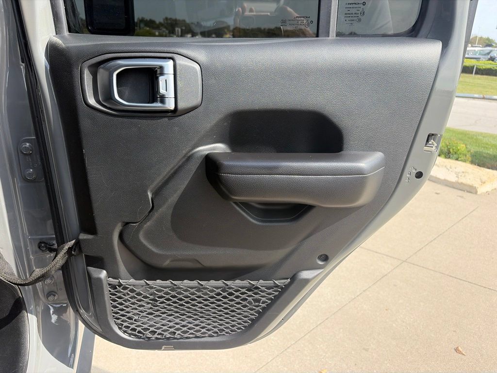 Used 2018 Jeep Wrangler Unlimited Sport S AWD/4WD image 27