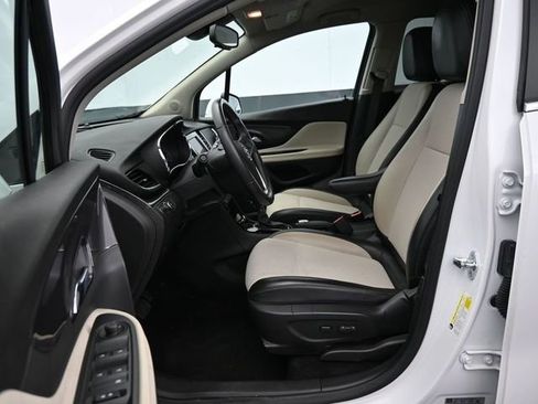 Used 2022 Buick Encore Preferred image 37