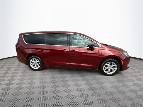 Used 2017 Chrysler Pacifica Touring Plus w/ Tire & Wheel Group image 5