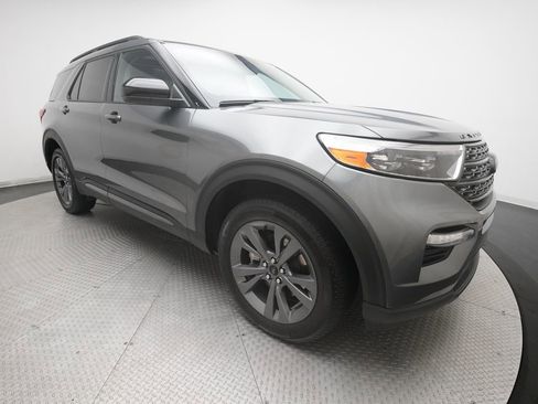 Used 2024 Ford Explorer XLT w/ Equipment Group 202A AWD/4WD image 38