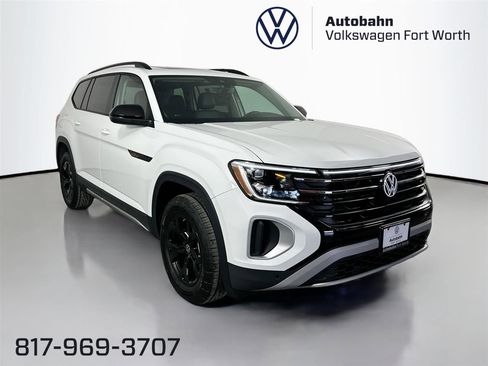 New 2025 Volkswagen Atlas Peak Edition SE image 1