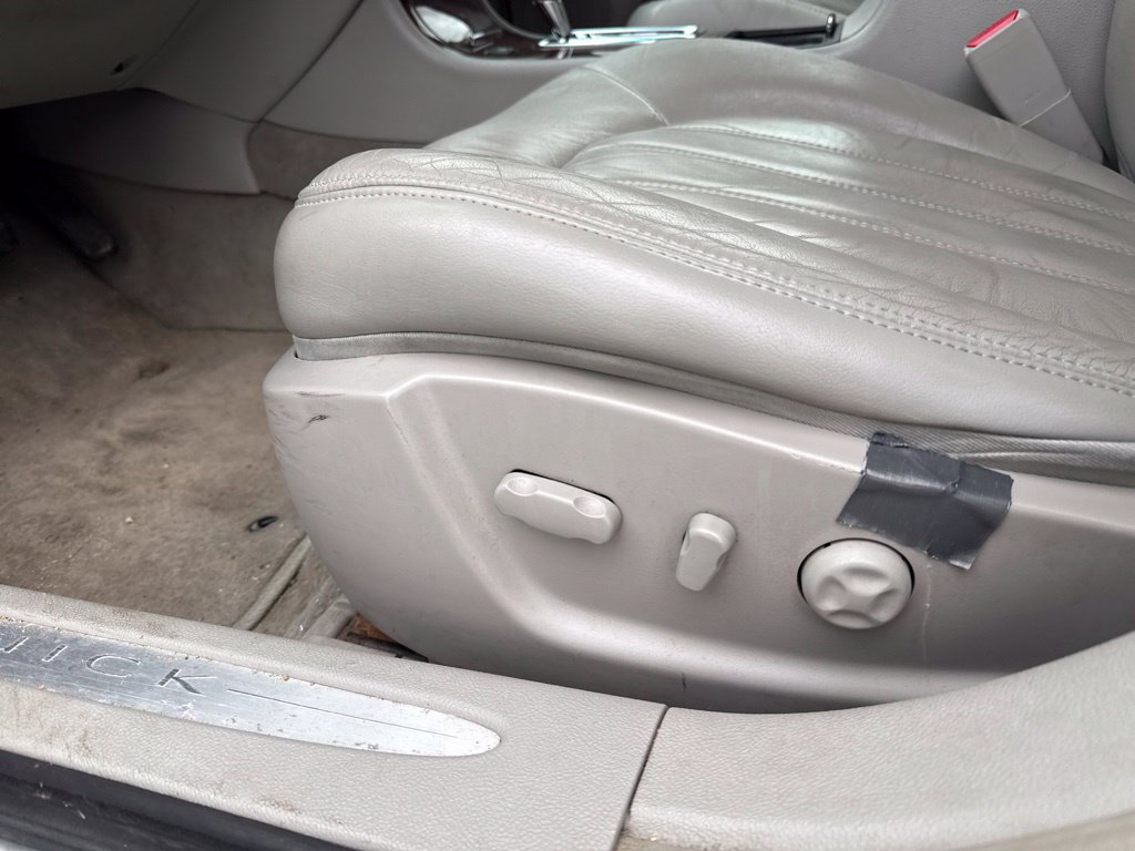Used 2011 Buick Lucerne CXL FWD image 10