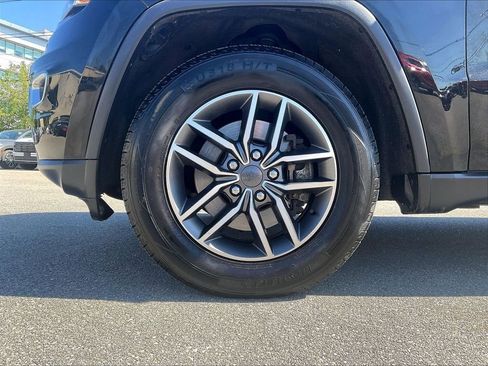 Used 2021 Jeep Grand Cherokee Limited AWD/4WD image 7