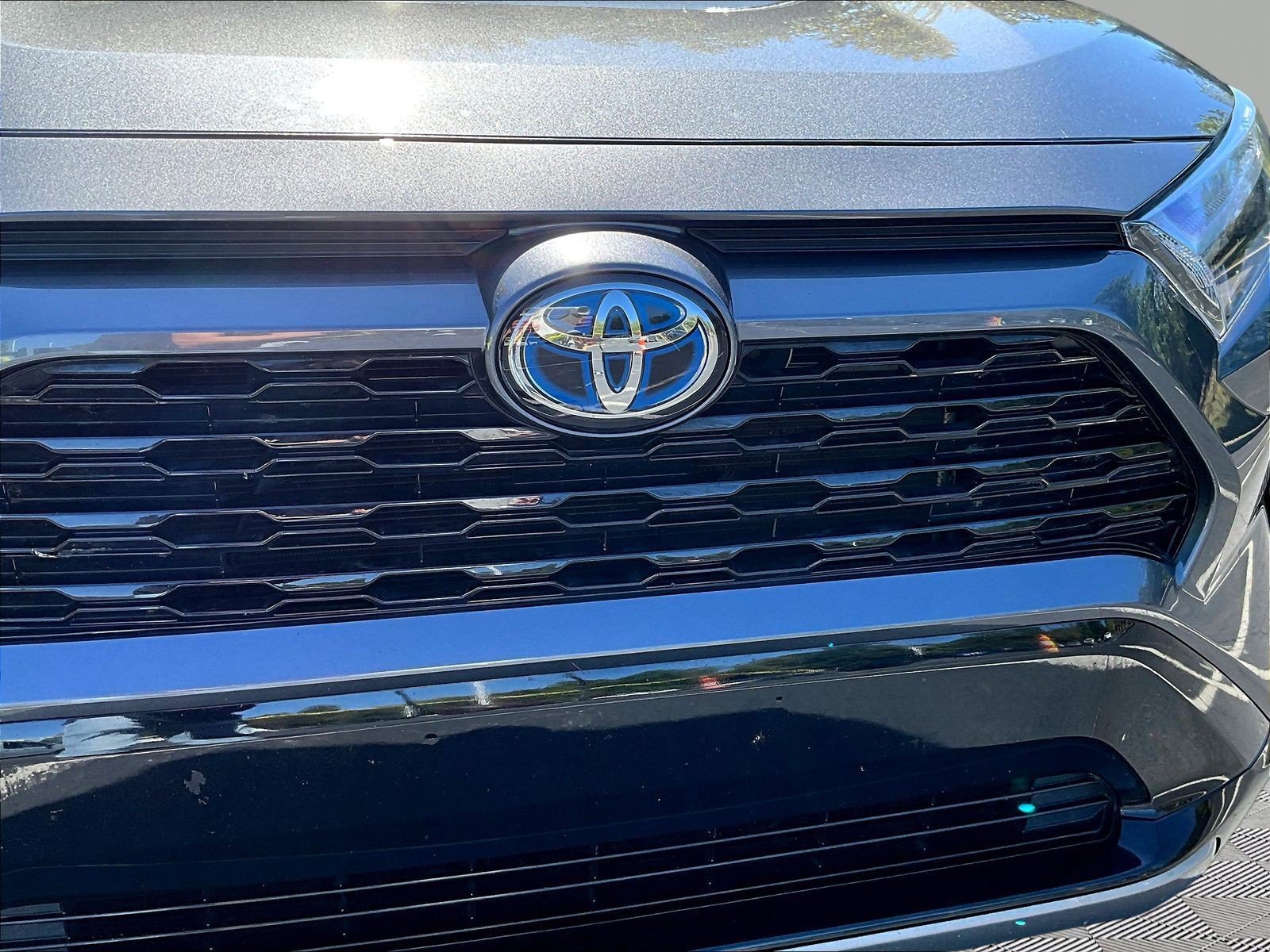 Used 2022 Toyota RAV4 SE w/ SE Grade Weather Package AWD/4WD image 33