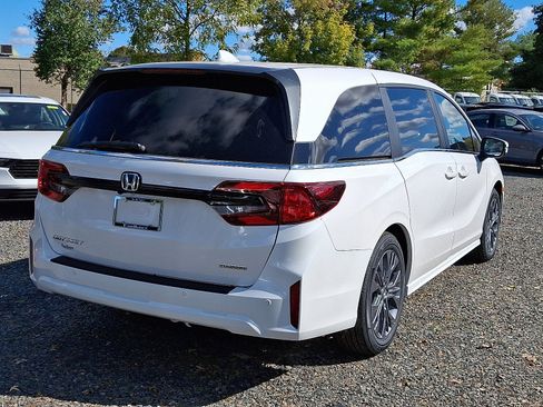 New 2026 Honda Odyssey Touring image 4