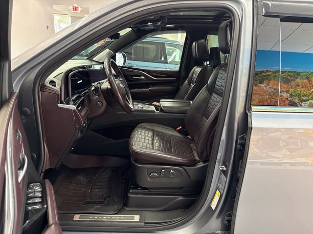 Used 2022 Cadillac Escalade ESV Premium Luxury Platinum AWD/4WD image 25