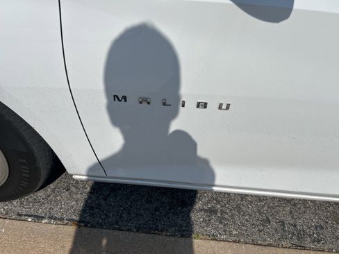 Used 2018 Chevrolet Malibu LS w/ LPO, Convenience Package 1 image 9