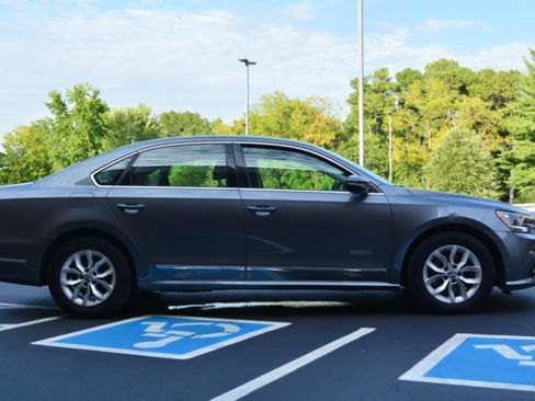 Used 2016 Volkswagen Passat 1.8T S image 4