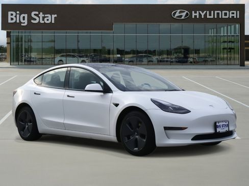 Used 2023 Tesla Model 3 Standard Range image 6