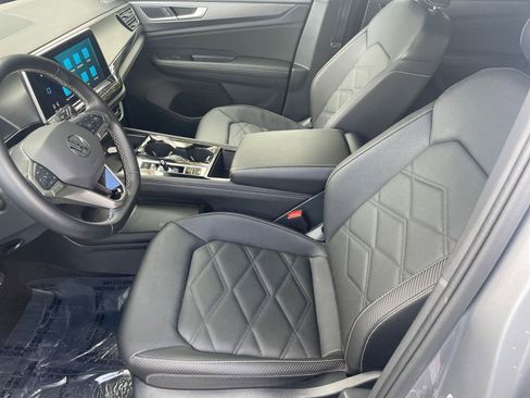 Used 2025 Volkswagen Atlas Cross Sport SE image 23