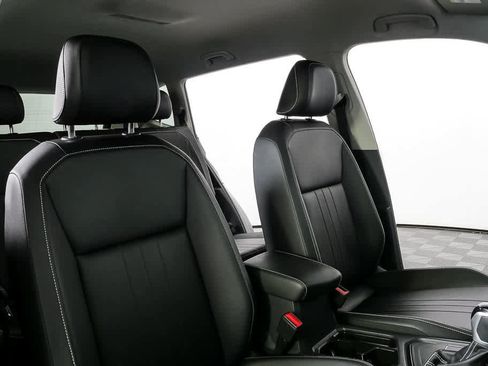 Certified 2023 Volkswagen Tiguan SE FWD image 23