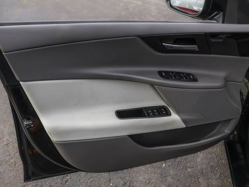 Used 2018 Jaguar XE Premium image 23