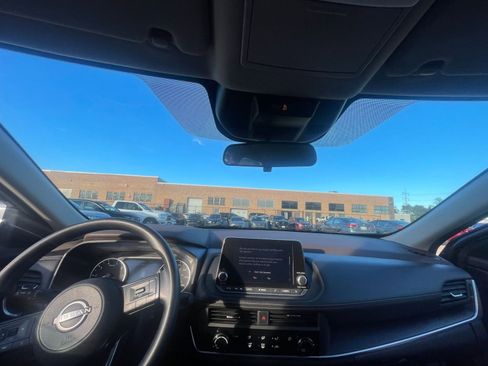 Used 2023 Nissan Rogue S image 33