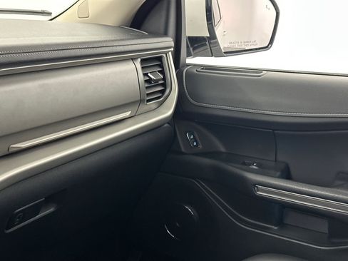 Used 2023 Ford Expedition XLT image 36