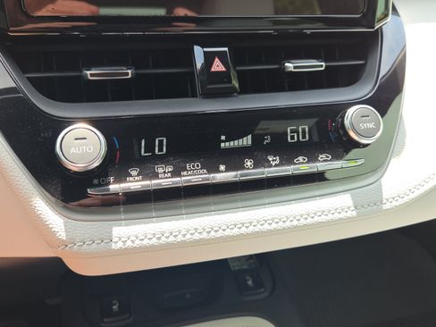Used 2025 Toyota Corolla XSE FWD image 22
