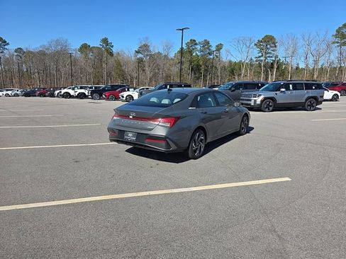 New 2026 Hyundai Elantra Limited FWD image 14