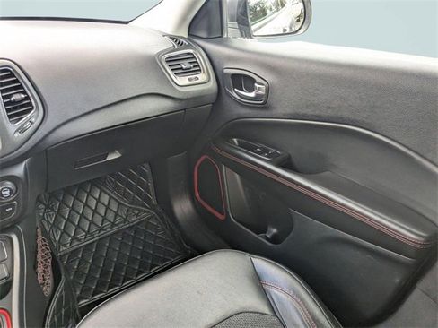 Used 2020 Jeep Compass Trailhawk image 16