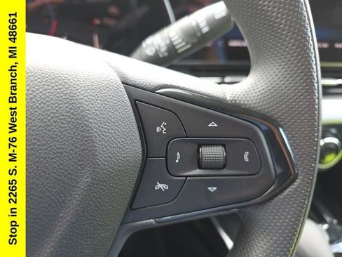 Used 2025 Chevrolet Trax LT FWD image 23