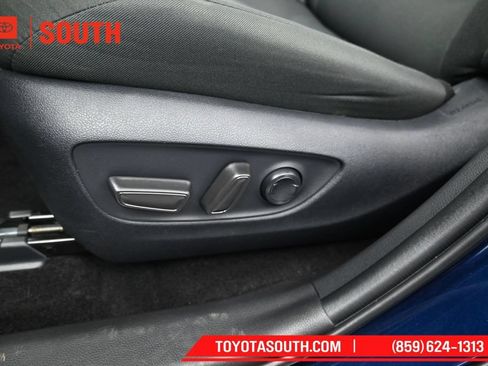 Used 2025 Toyota RAV4 XLE AWD/4WD image 21