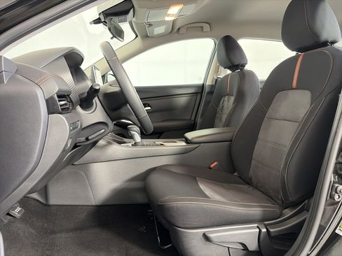 Certified 2023 Nissan Sentra SR FWD image 6