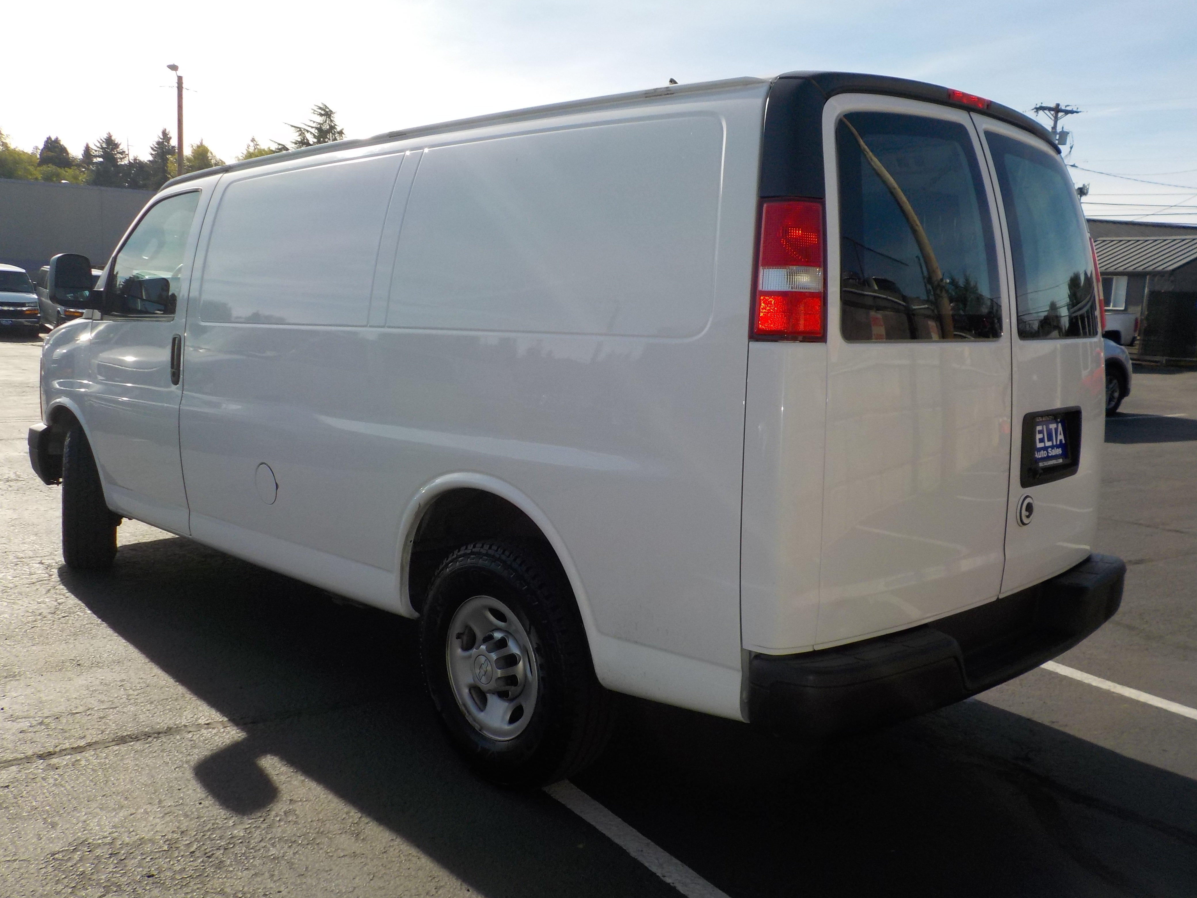Used 2016 Chevrolet Express 2500 RWD image 10