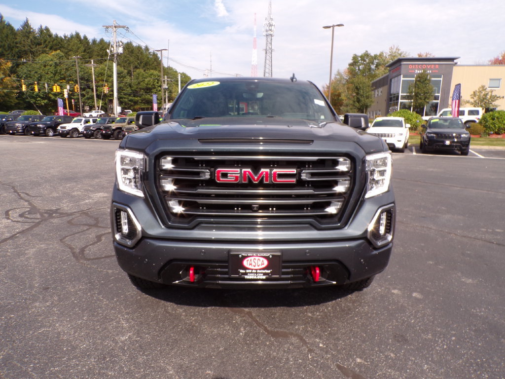 Used 2022 GMC Sierra 1500 AT4 w/ AT4 Premium Package AWD/4WD image 3