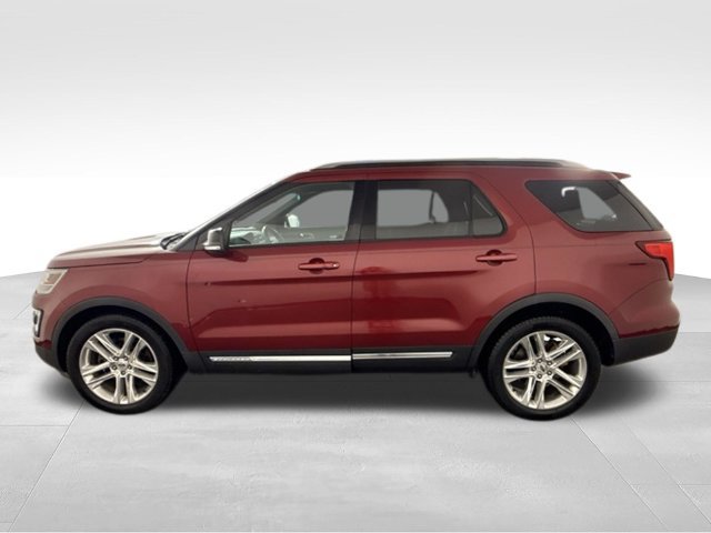 Used 2017 Ford Explorer XLT w/ Equipment Group 202A FWD image 6