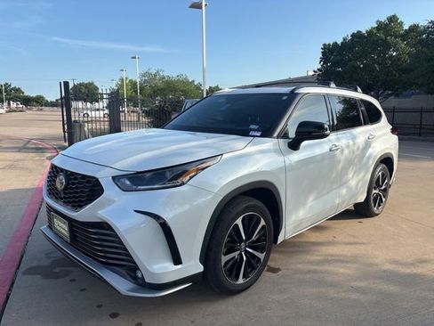 Used 2022 Toyota Highlander XSE AWD/4WD image 1