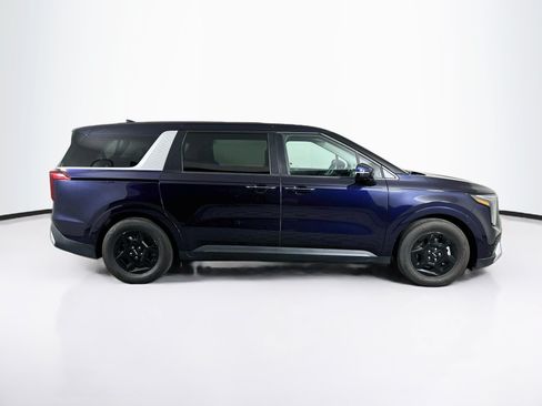 Used 2025 Kia Carnival FWD image 10