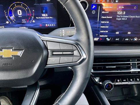 Used 2025 Chevrolet Traverse LT image 15