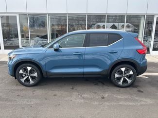 Certified 2025 Volvo XC40 B5 Plus AWD/4WD video 2