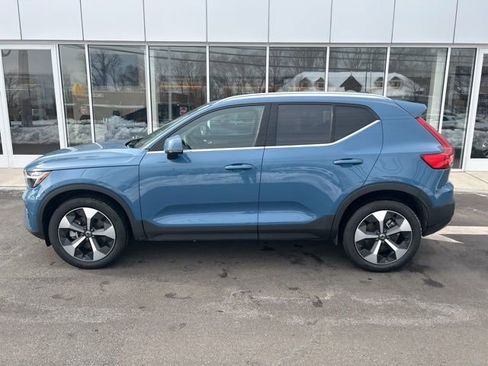 Certified 2025 Volvo XC40 B5 Plus AWD/4WD image 2