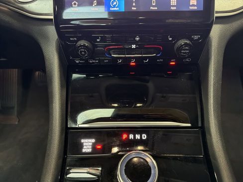 Used 2022 Jeep Grand Cherokee Limited image 20