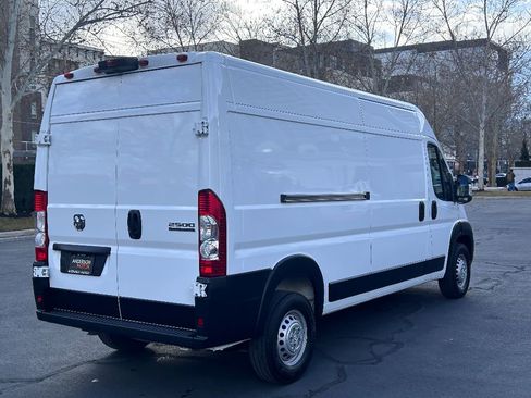 Used 2025 RAM ProMaster 2500 w/ Convenience Group image 7