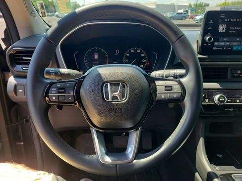 Used 2025 Honda Pilot Touring image 33