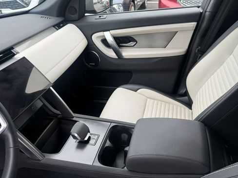 Used 2024 Land Rover Discovery Sport Dynamic SE image 14