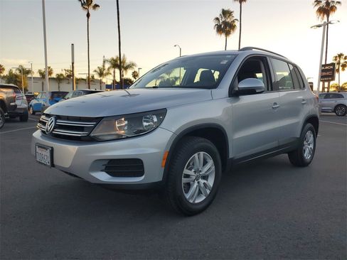 Used 2017 Volkswagen Tiguan S image 2