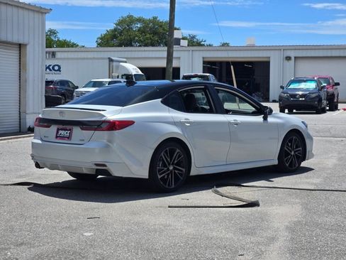 Used 2025 Toyota Camry XSE FWD image 5